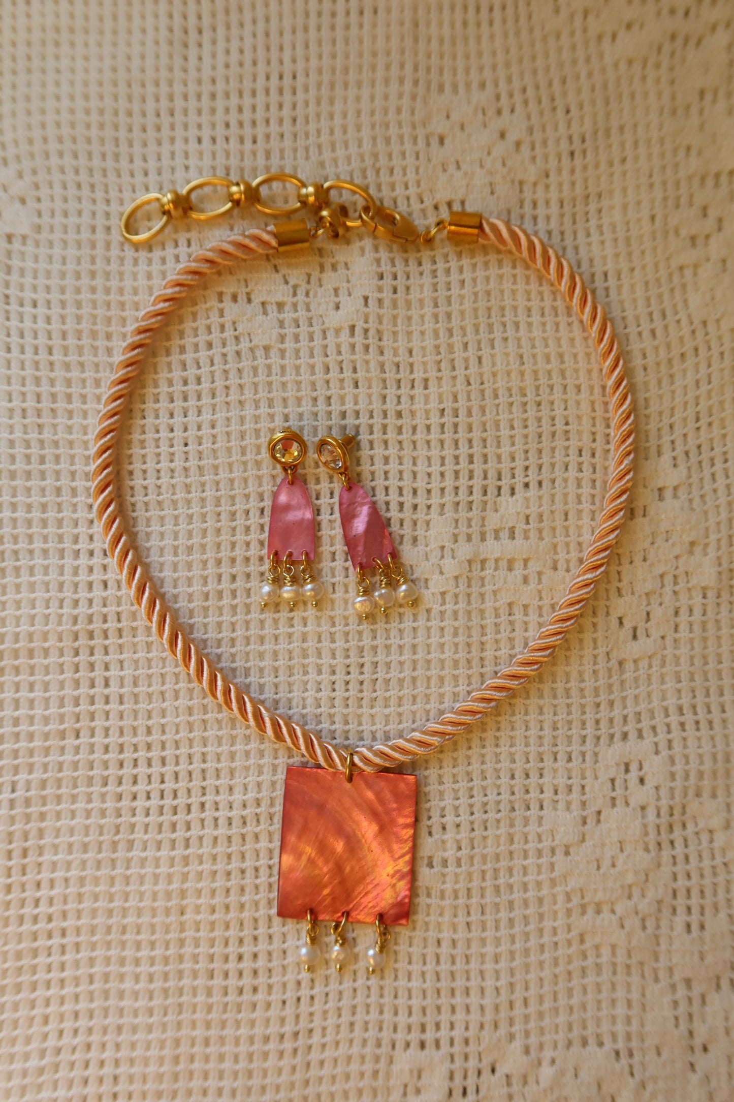 CAPRI NECKLACE